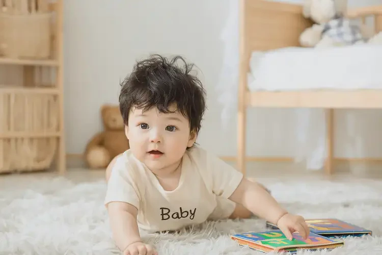 新生兒肚子上偶爾長(zhǎng)濕疹能夠徹底治愈嗎(圖1)