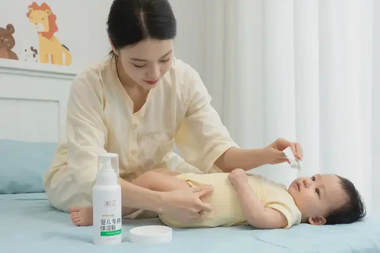 新生兒肚子上偶爾長(zhǎng)濕疹能夠徹底治愈嗎(圖3)