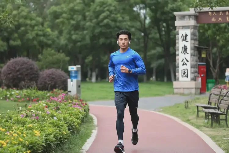 年輕人晚餐血糖25(圖1)