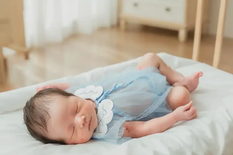 新生兒手臂上容易長(zhǎng)濕疹能靠自己自愈嗎(圖1)