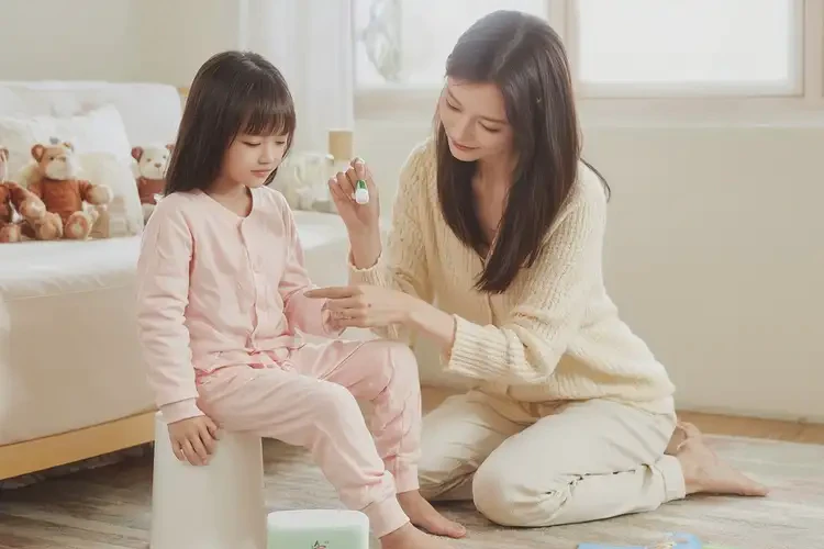 小孩大腿上起湿疹不管它会自己痊愈吗(图2)