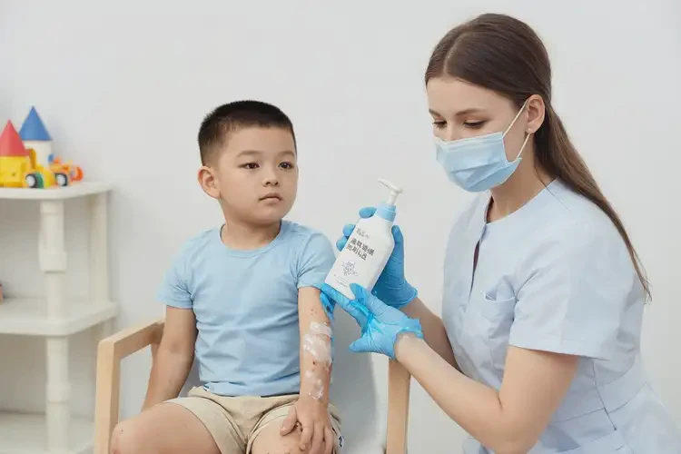 少兒四肢起濕疹不管它會自己痊愈嗎(圖1)