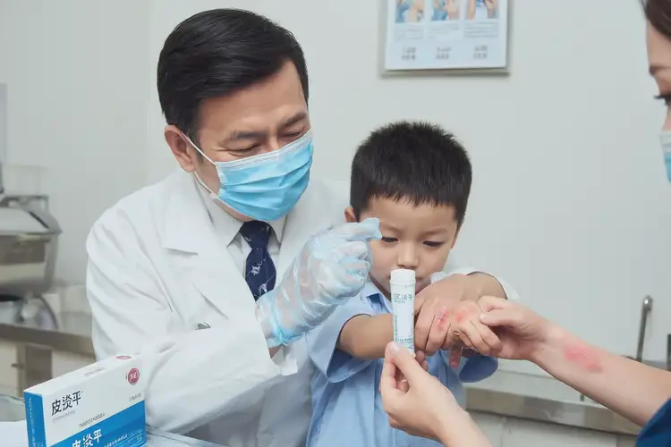 小兒手上出現(xiàn)濕疹能靠自己自愈嗎(圖3)