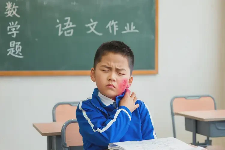 小学生脖子上出湿疹不管它会自己痊愈吗(图3)