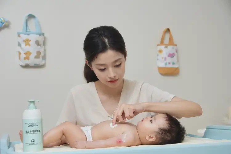 嬰兒手臂上長(zhǎng)濕疹可以徹底自愈嗎(圖3)