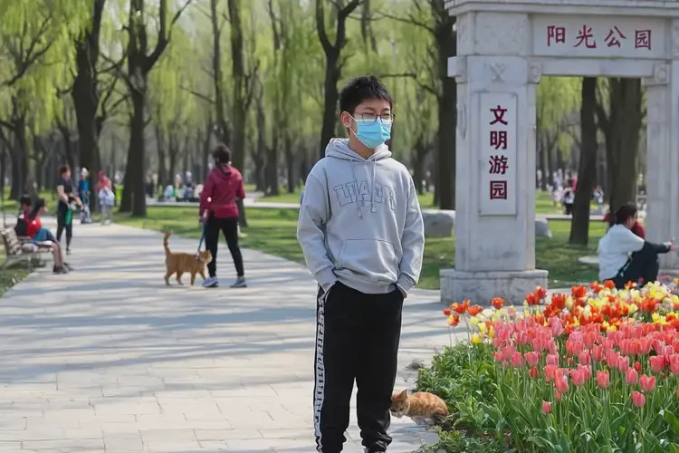 青少年面部長(zhǎng)濕疹可以徹底自愈嗎(圖1)