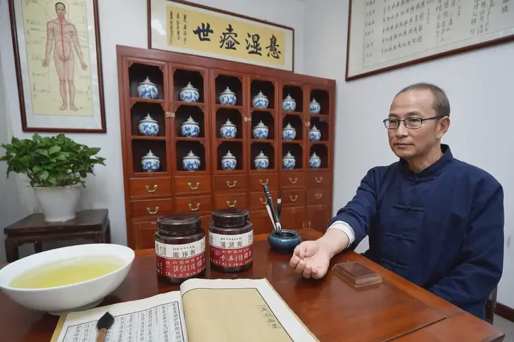 男性身上經(jīng)常長濕疹能夠徹底治愈嗎(圖2)