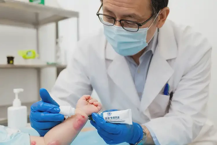 嬰幼兒手臂偶爾長(zhǎng)濕疹能夠徹底治愈嗎(圖3)