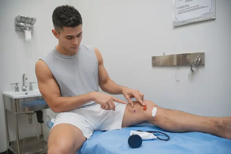 青年人大腿出現(xiàn)濕疹能夠徹底治愈嗎(圖2)