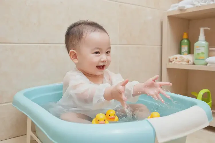 嬰幼兒大腿上出現(xiàn)濕疹不管它會(huì)自己痊愈嗎(圖2)