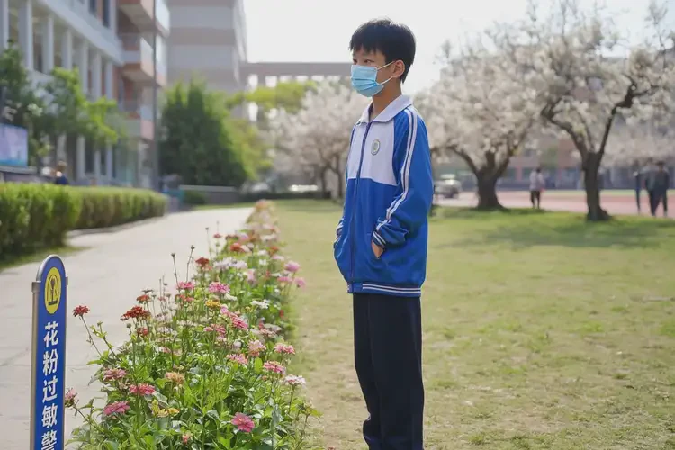 中學生手臂起濕疹可以徹底自愈嗎(圖1)