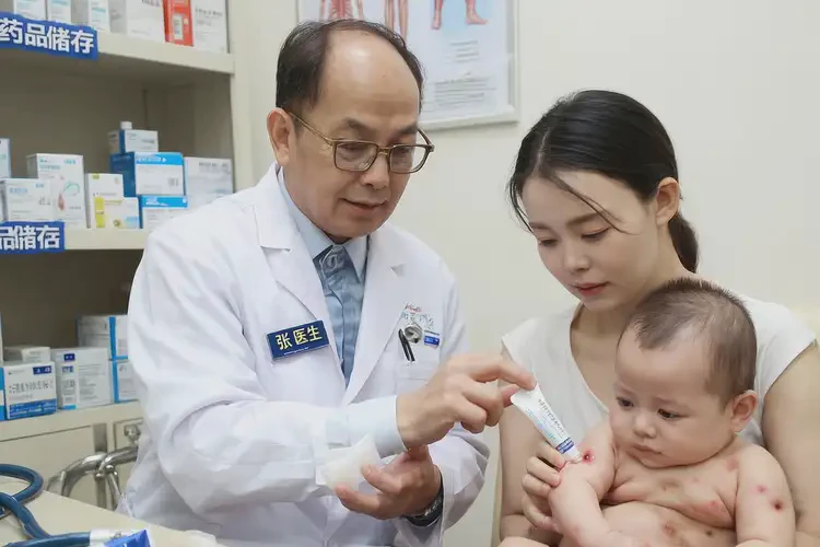 嬰幼兒手臂長(zhǎng)濕疹可不可以徹底自愈(圖2)