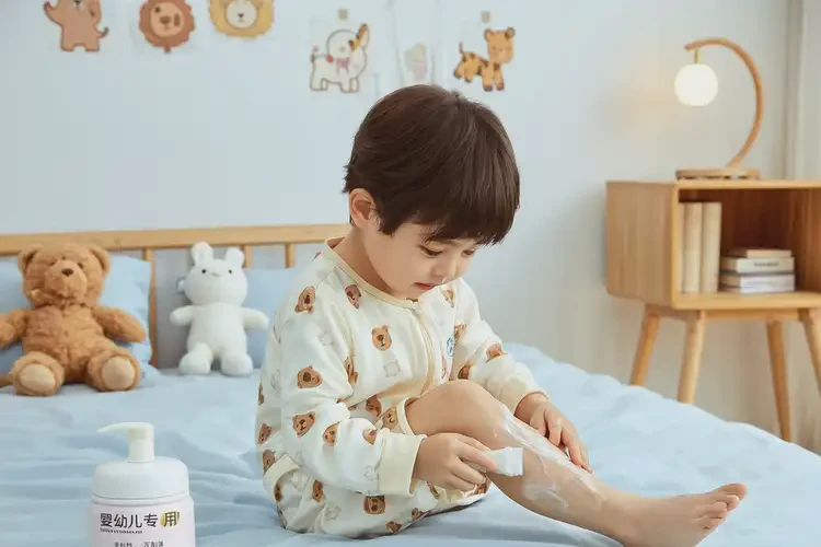 少兒大腿有濕疹不管它會自己痊愈嗎(圖1)