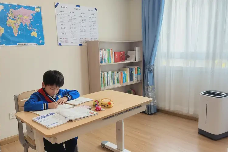 小學(xué)生全身出現(xiàn)濕疹能徹底自愈嗎(圖1)