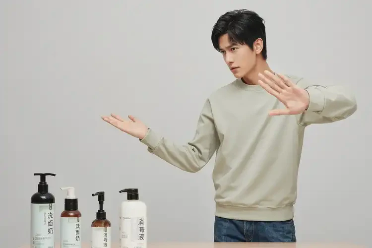 青年人面部有濕疹不管它會(huì)自己痊愈嗎(圖2)