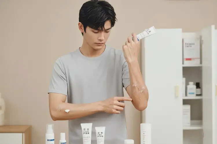 青年人肚子偶爾長濕疹不管它會自己痊愈嗎(圖1)