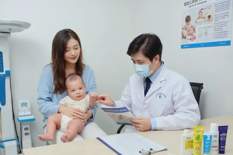 嬰幼兒腳上起濕疹能夠徹底治愈嗎(圖3)