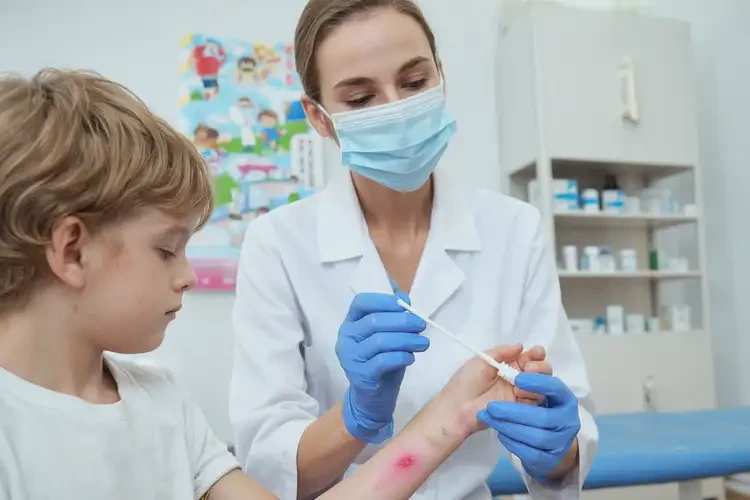 小孩手臂上經(jīng)常長濕疹能徹底自愈嗎(圖3)