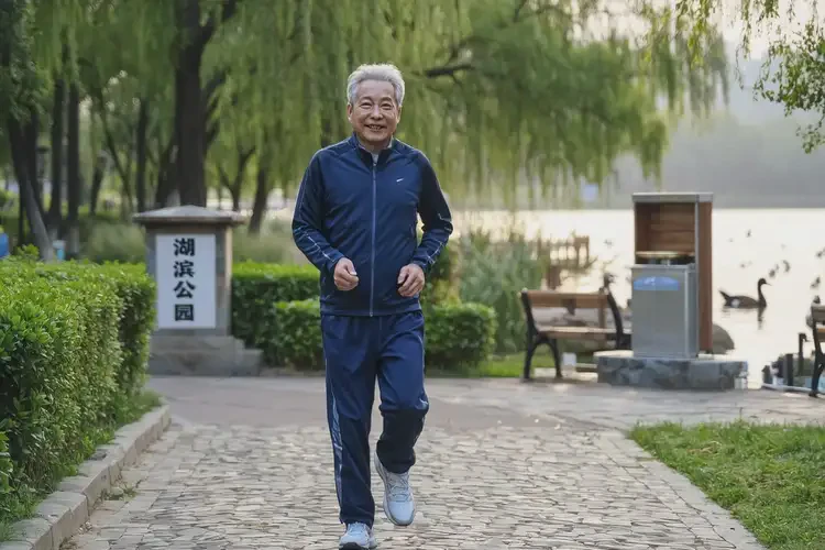 中老年人晚餐血糖17(图1)