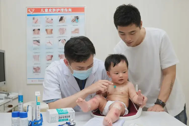 寶寶小腿有濕疹能徹底自愈嗎(圖2)