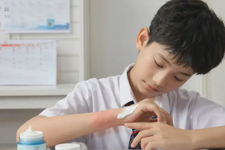 中学生手臂上偶尔起湿疹不管它会自己痊愈吗(图3)