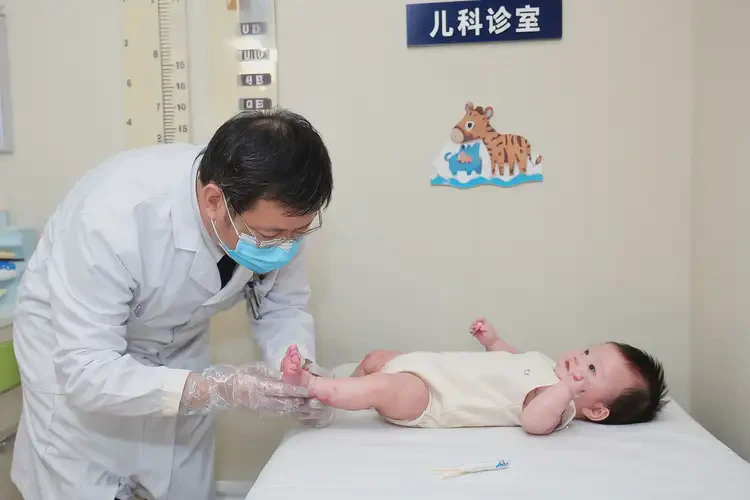 嬰兒腳上起濕疹能徹底自愈嗎(圖2)