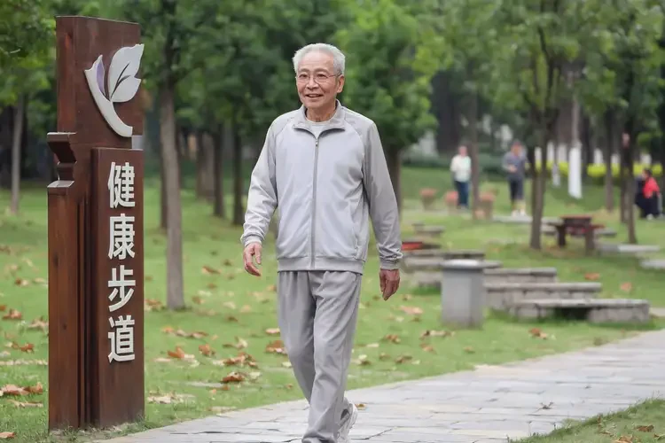 老年人中午血糖18(圖1)