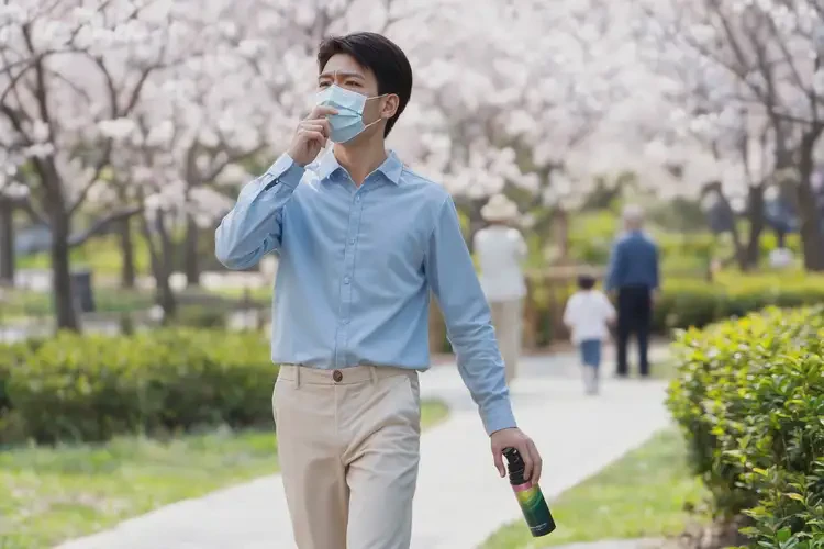 男生脸上经常起湿疹能够彻底治愈吗(图1)