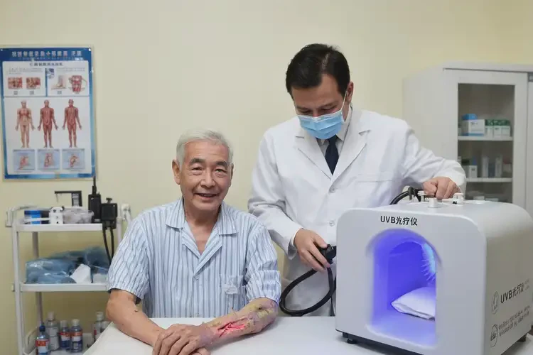 老人臉上偶爾長(zhǎng)濕疹可以徹底自愈嗎(圖1)