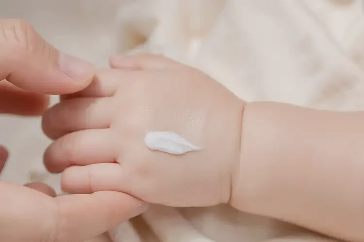 嬰兒手上偶爾長濕疹不管它會自己自愈嗎(圖2)