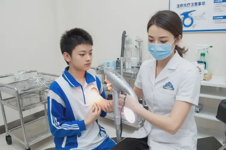 中學(xué)生手上有濕疹不管它會(huì)自己自愈嗎(圖2)