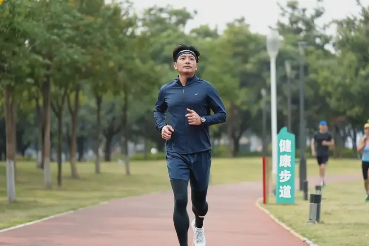 女人晚餐血糖7點(diǎn)6是糖尿病嗎(圖1)