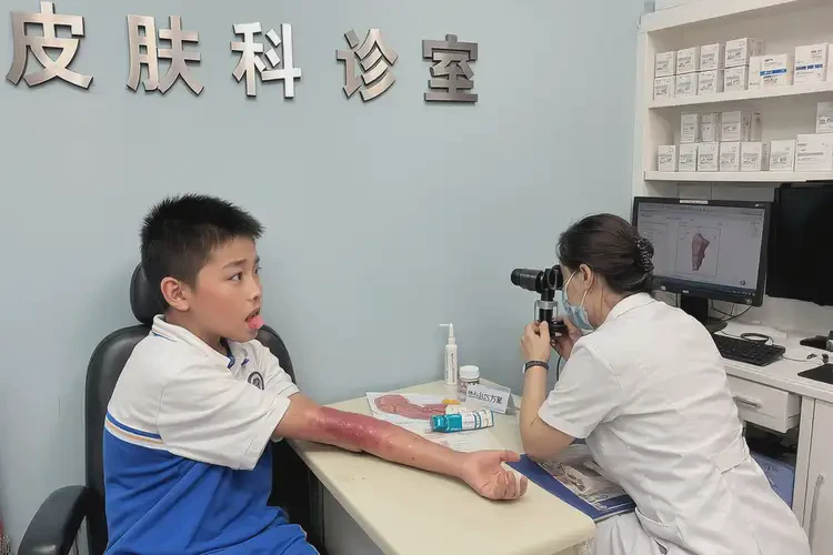 中學(xué)生屁股上有濕疹能靠自己自愈嗎(圖1)