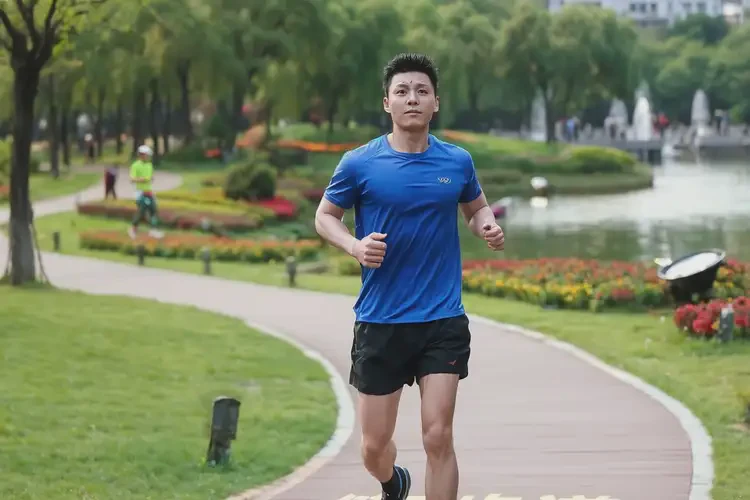 年輕人中餐血糖7點(diǎn)4是怎么回事(圖2)