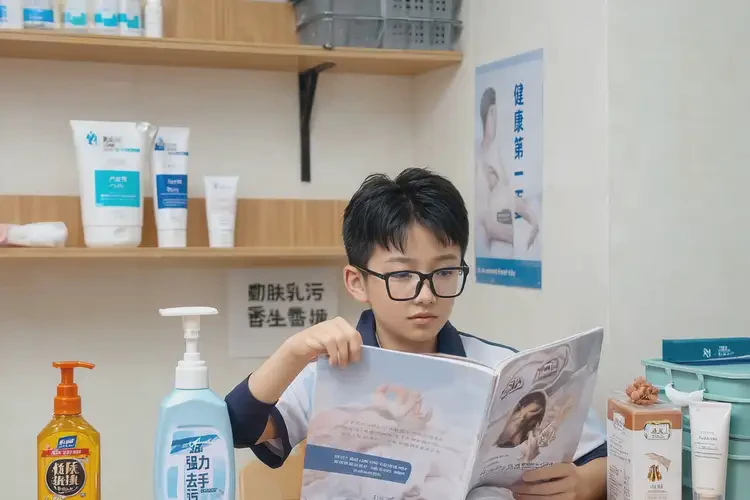 中学生手臂上偶尔起湿疹不管它会自己痊愈吗(图2)