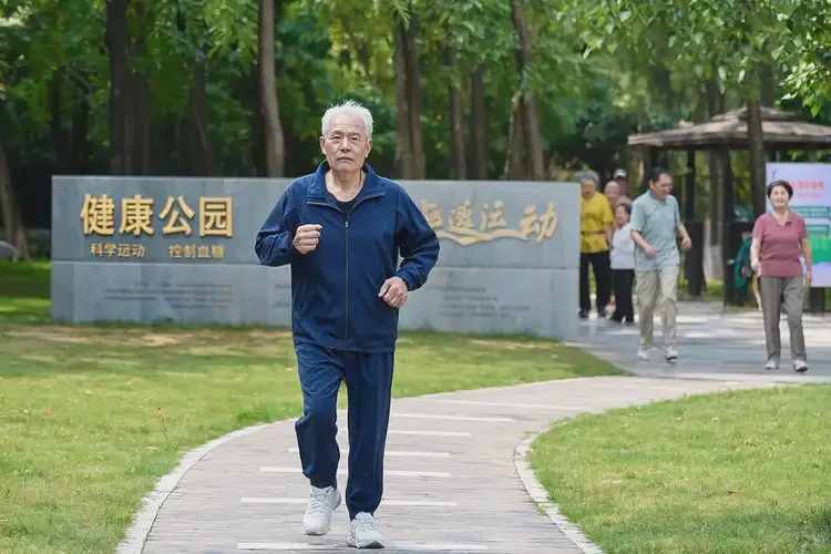 老年人中餐血糖10點(diǎn)0意味著什么(圖2)