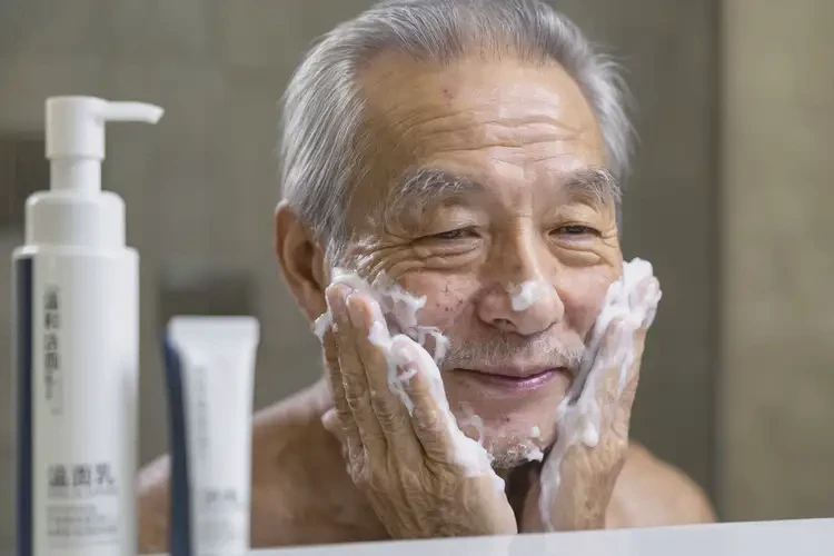 老人臉上偶爾長(zhǎng)濕疹可以徹底自愈嗎(圖3)