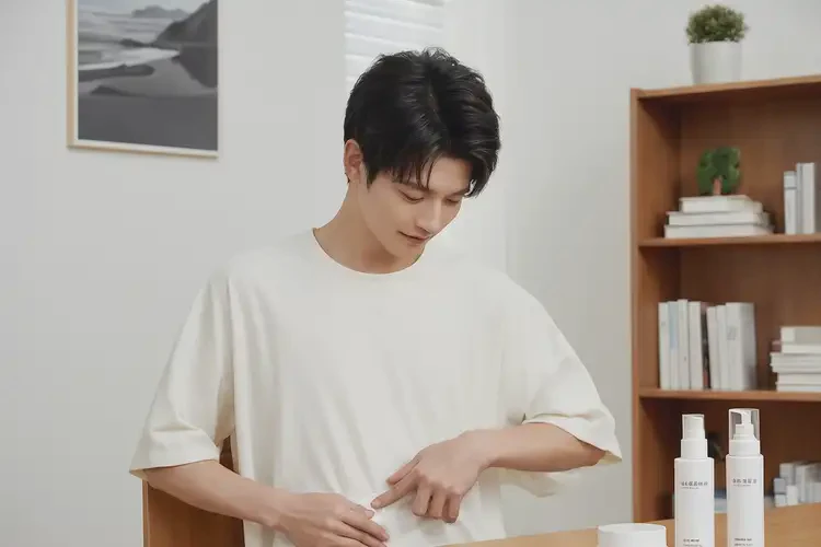 大学生肚子上容易起湿疹能彻底自愈吗(图2)