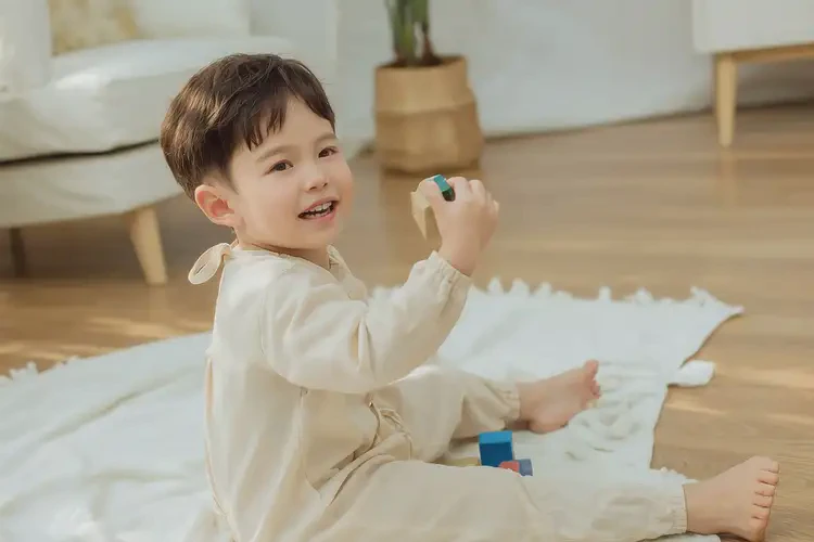 小兒小腿上偶爾起濕疹不管它會自己自愈嗎(圖2)