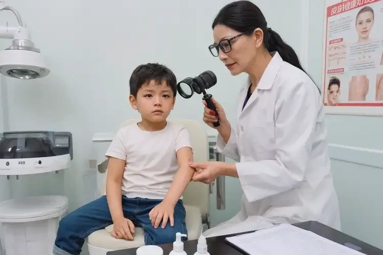 儿童小腿偶尔起湿疹可不可以彻底自愈(图1)