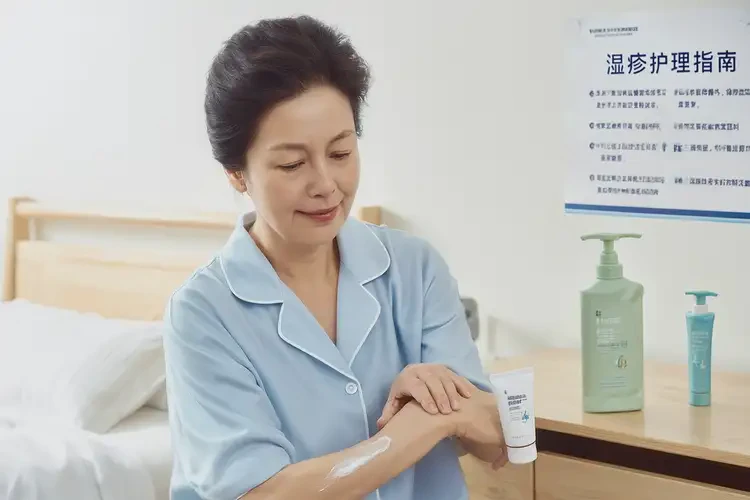 青年人手上有濕疹可以徹底自愈嗎(圖1)