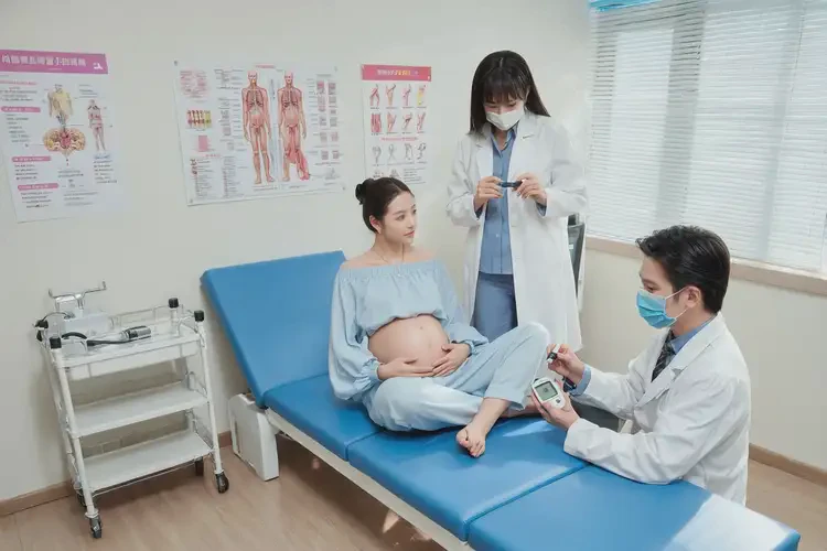 孕婦中午血糖13點(diǎn)7是糖尿病嗎