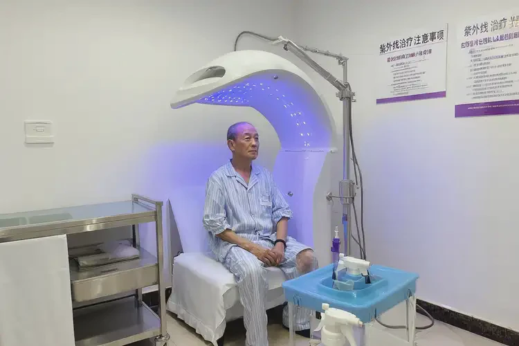 女生手臂上長(zhǎng)濕疹不管它會(huì)自己痊愈嗎(圖1)