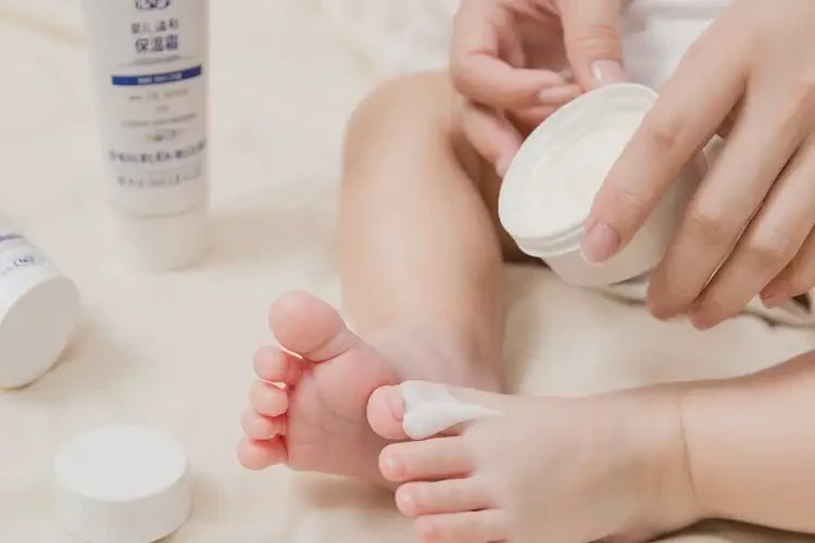 嬰幼兒腳上起濕疹能夠徹底治愈嗎(圖2)