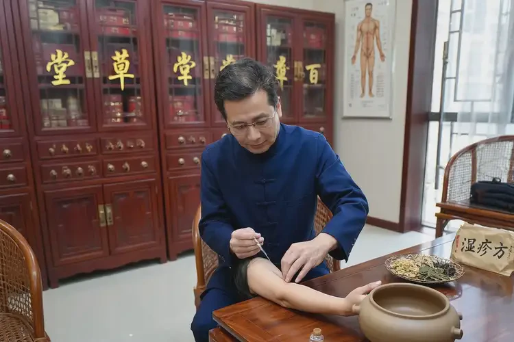 小兒肚子容易長(zhǎng)濕疹可不可以徹底自愈(圖1)