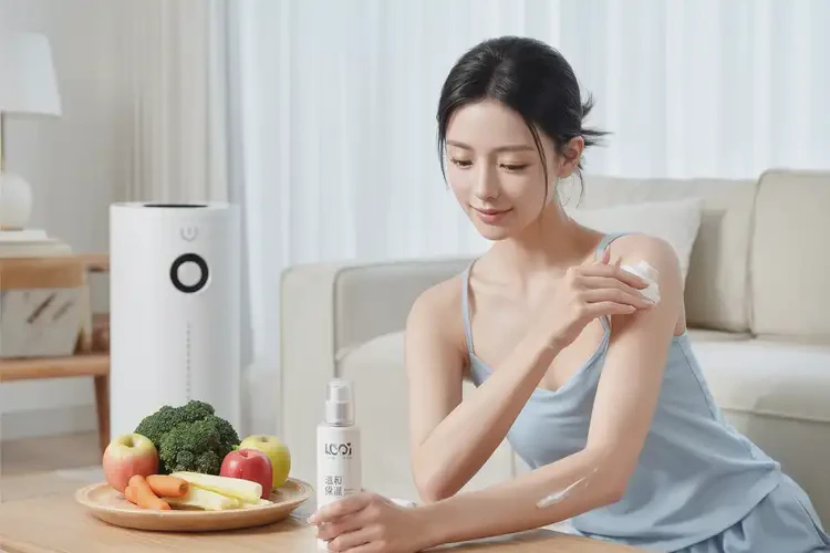 女人面部偶尔起湿疹不管它会自己好吗(图1)