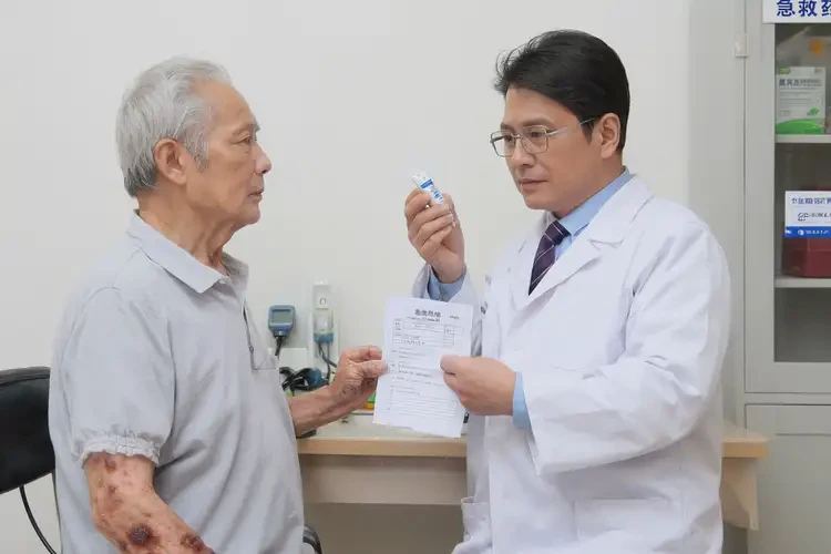 高齡老人大腿容易長濕疹可不可以徹底自愈(圖2)