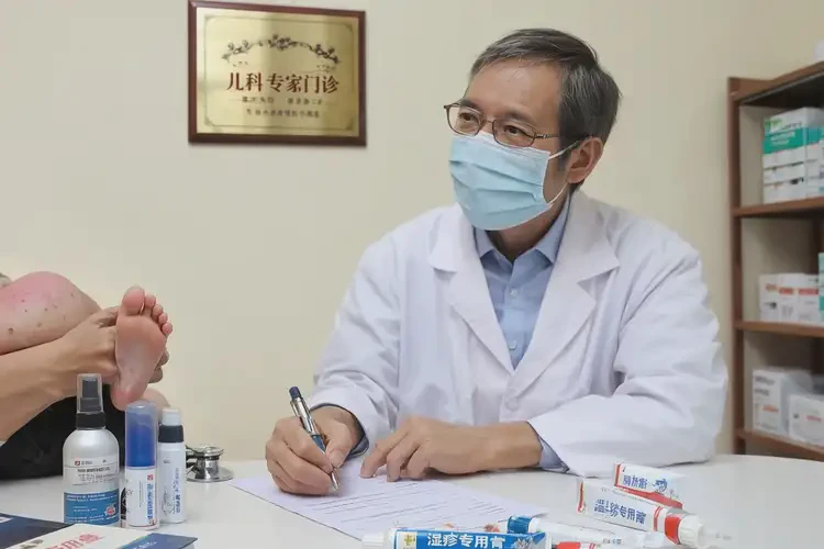 小兒大腿上容易長濕疹不管它會自己好嗎(圖2)