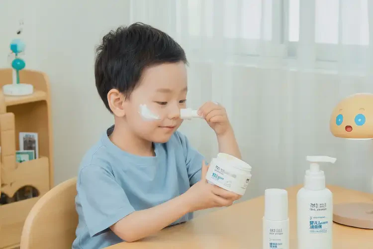 孩子脖子上容易長濕疹不管它會自己好嗎(圖2)