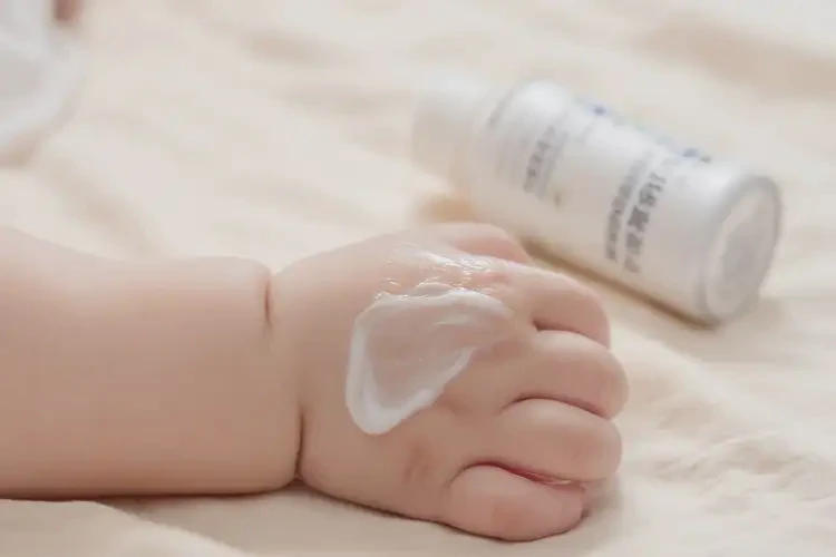 婴儿手上容易起湿疹不管它会自己痊愈吗(图1)